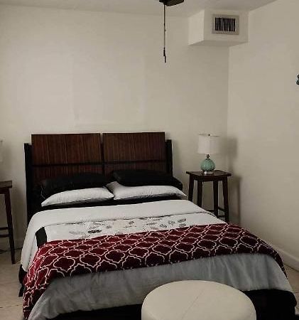 Leo Guest House Холивуд Екстериор снимка