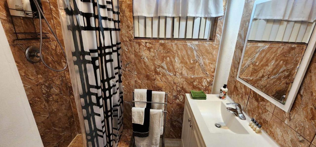 Leo Guest House Холивуд Екстериор снимка