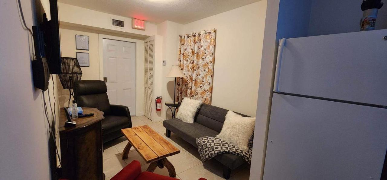 Leo Guest House Холивуд Екстериор снимка